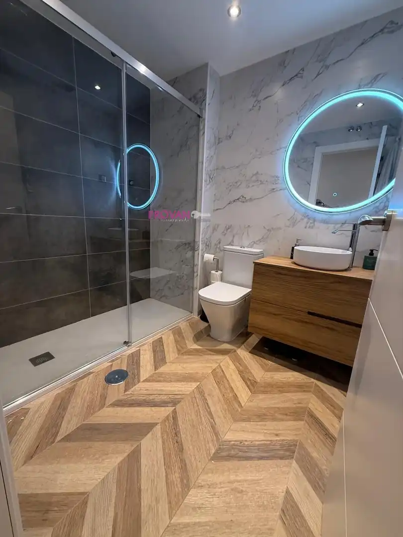 Baño de Piso en venta en Alcalá de Henares con Aire acondicionado, Calefacción y Trastero