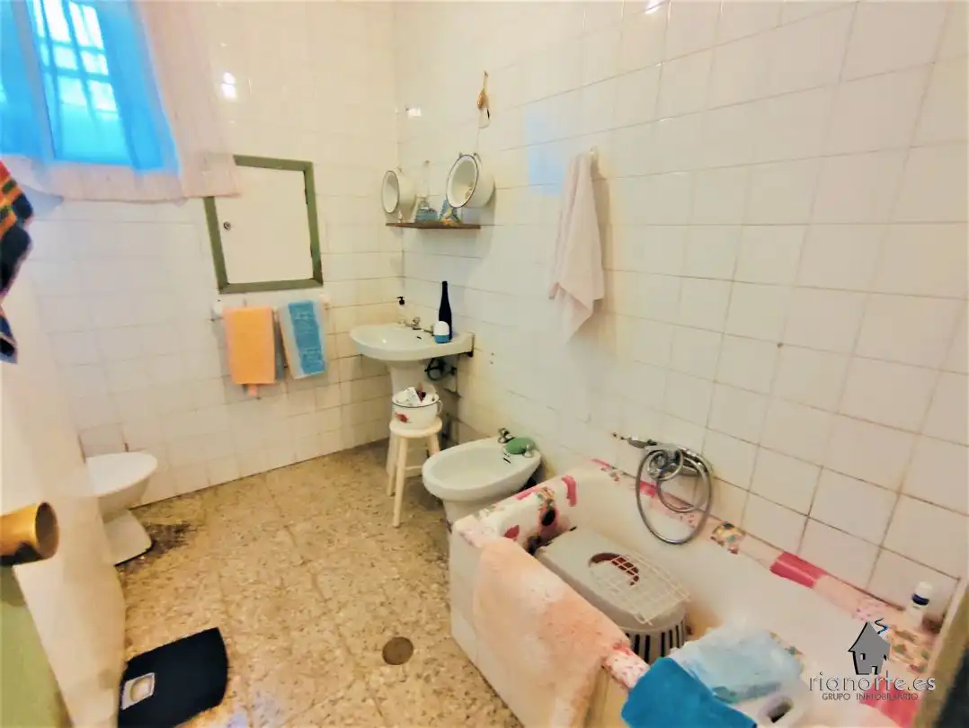 Bany de Casa o xalet en venda en Las Regueras   amb Traster
