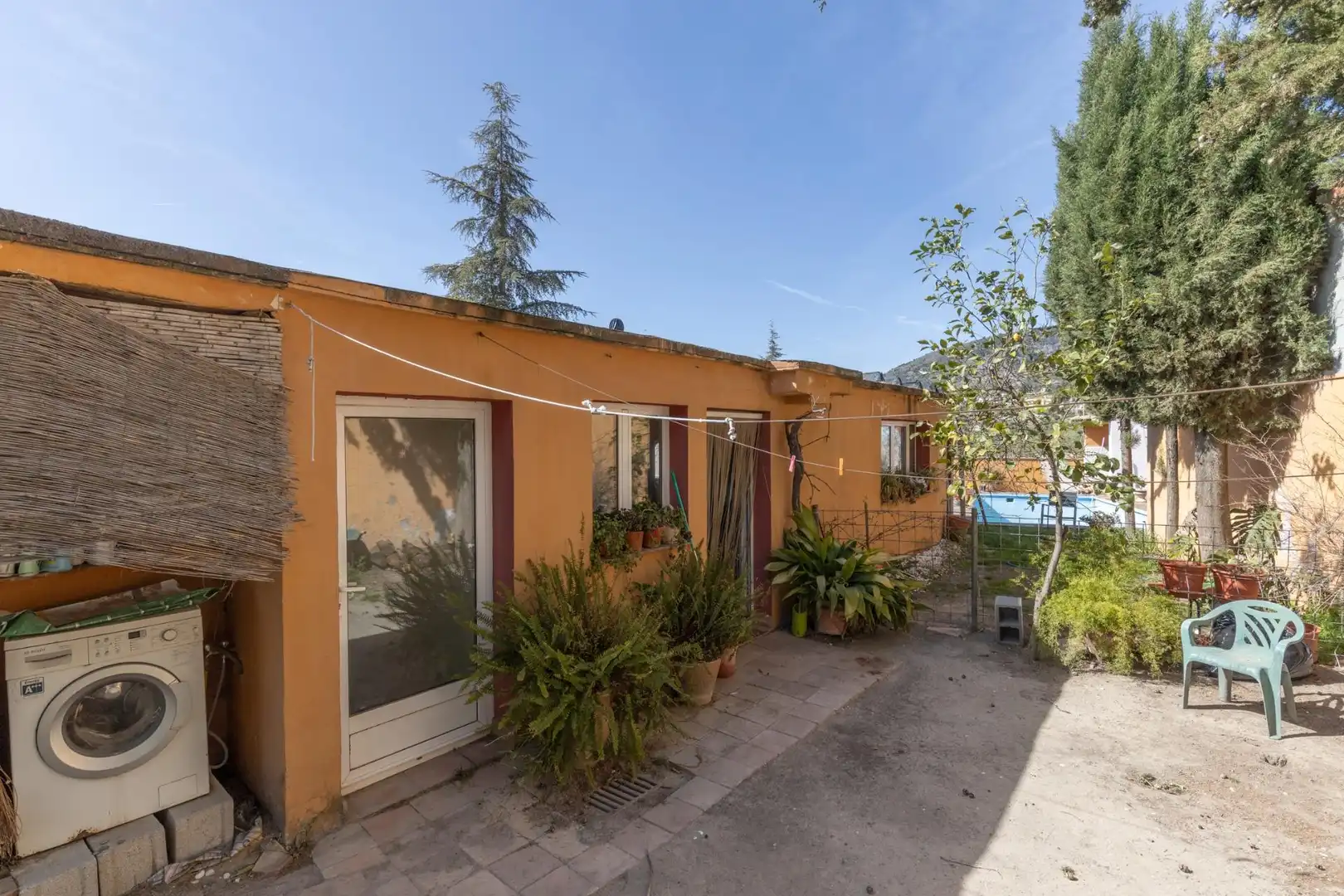Vista exterior de Casa o xalet en venda en Alfacar amb Jardí privat i Piscina
