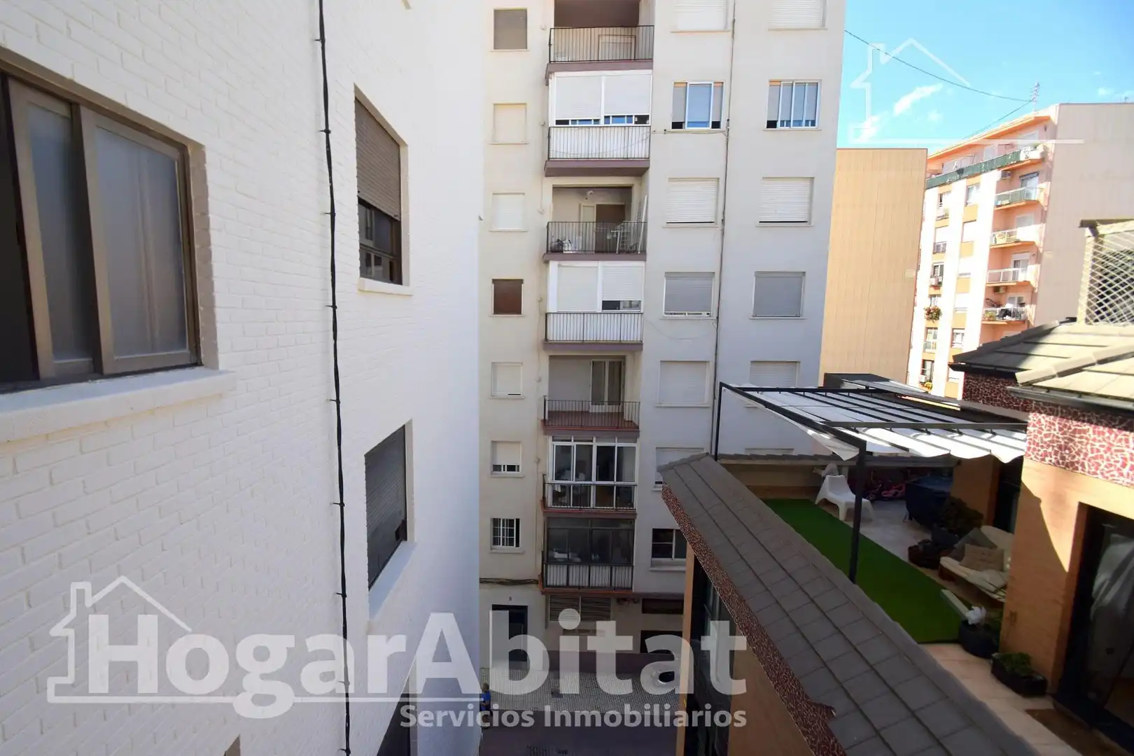 Vista exterior de Pis en venda en Castellón de la Plana / Castelló de la Plana amb Aire condicionat, Calefacció i Moblat