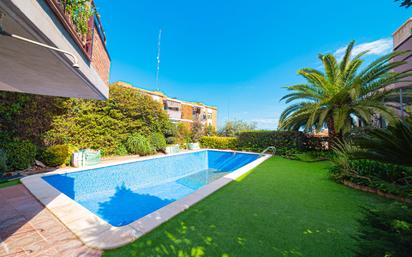 Swimming pool of Duplex for sale in  Barcelona Capital  with Air Conditioner, Heating and Private garden