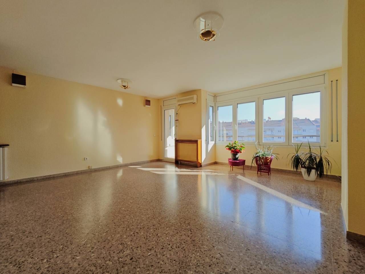 Flat to rent in Manresa  with Air Conditioner, Heating and Storage room