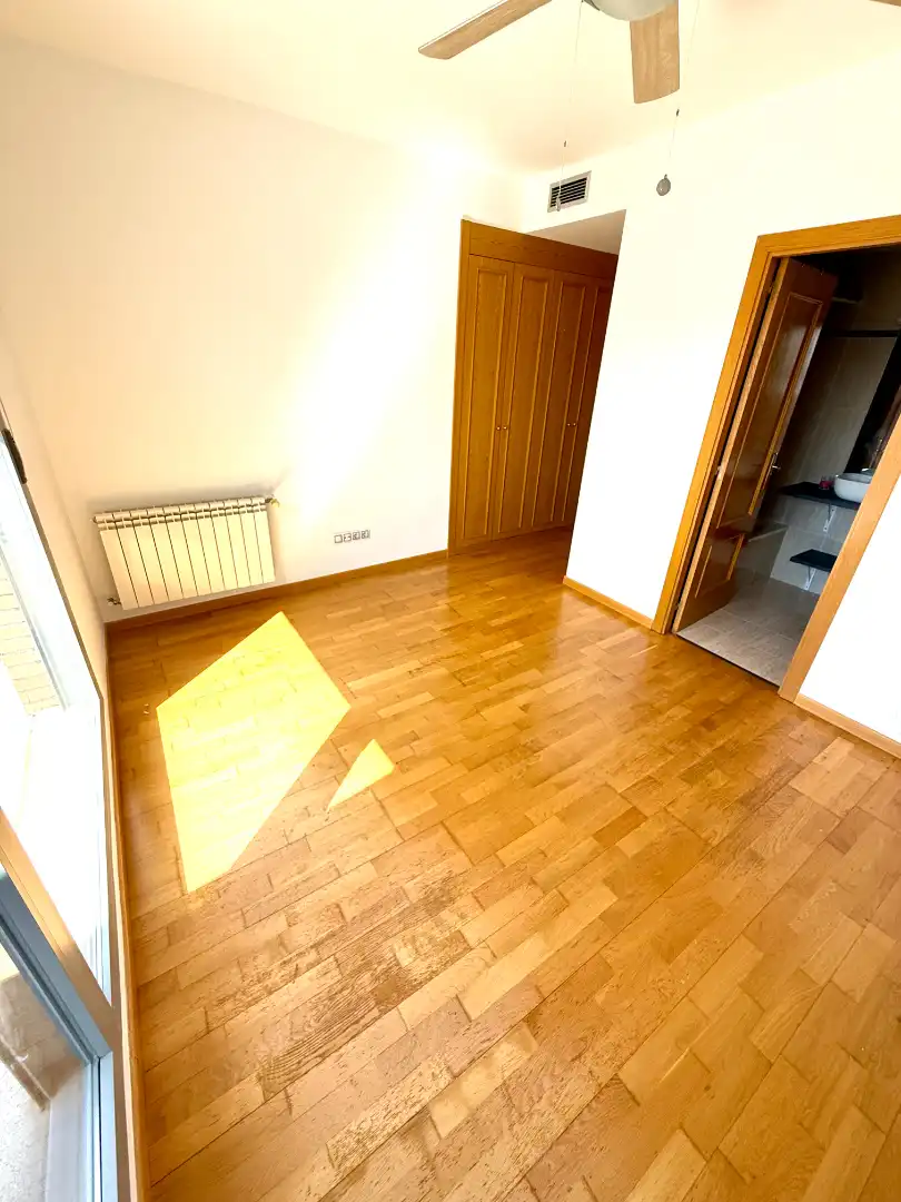 Schlafzimmer von Dachboden zur Miete in Guadalajara mit Klimaanlage, Heizung und Terrasse