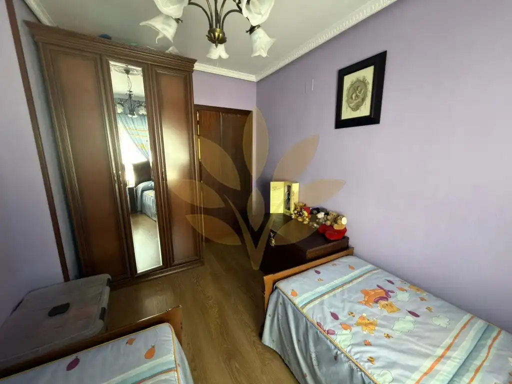 Habitación de Casa adosada en venta en Cáceres