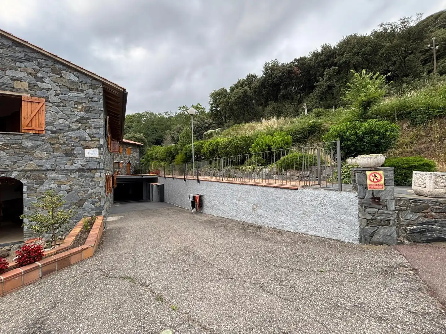 Vista exterior de Casa adosada en venta en Montseny con Calefacción, Terraza y Balcón