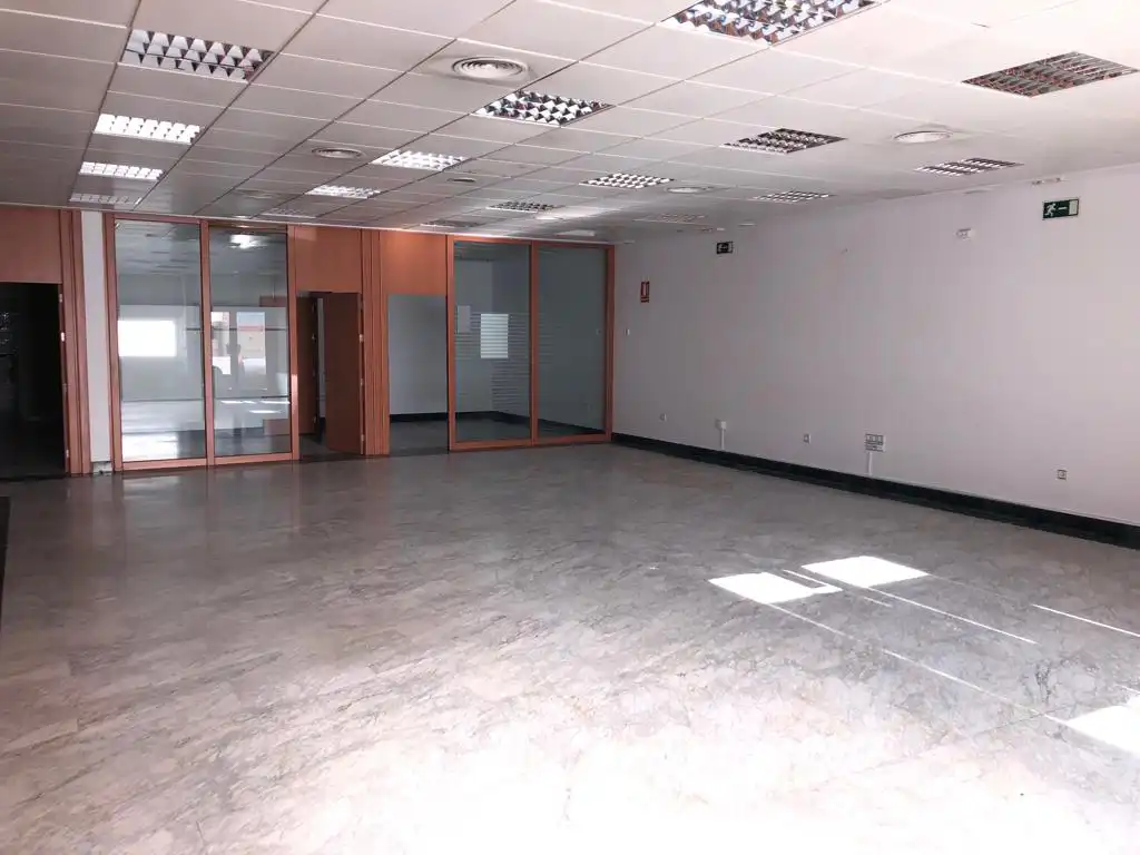 Local comercial en venda a Sur, imagen 3