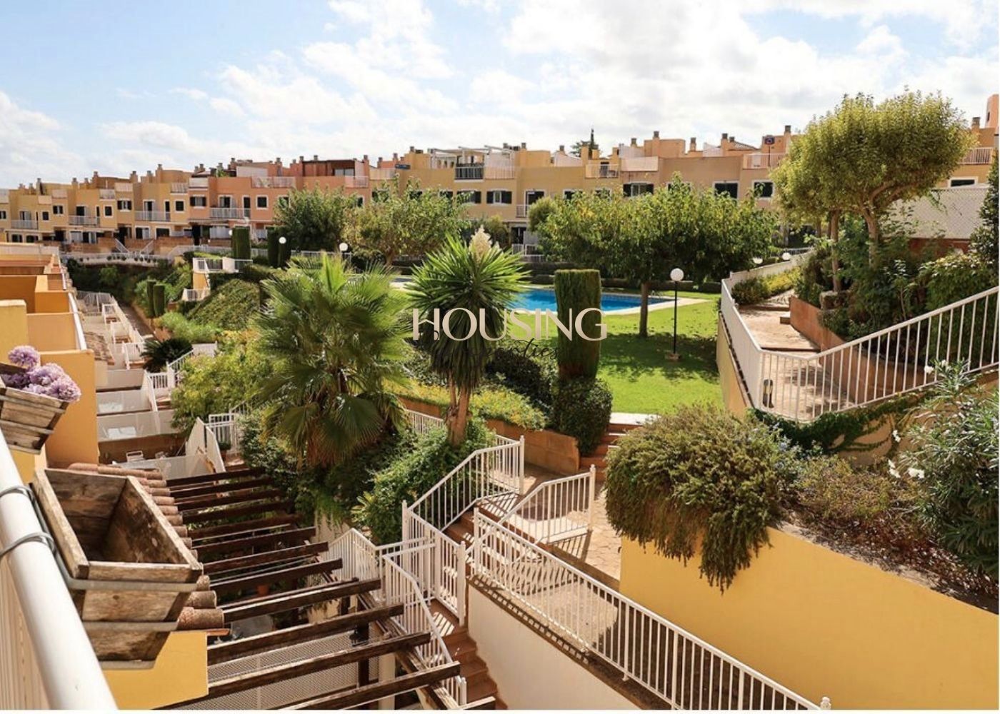 Vista exterior de Casa adosada en venta en  Palma de Mallorca con Terraza, Balcón y Piscina comunitaria