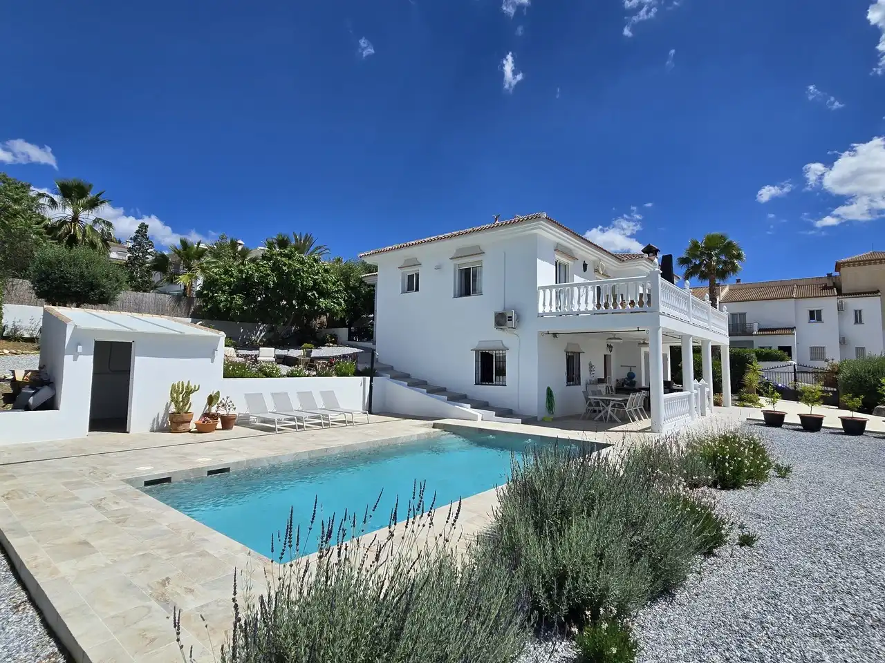 Vista exterior de Casa o chalet en venta en Alcaucín con Aire acondicionado y Piscina