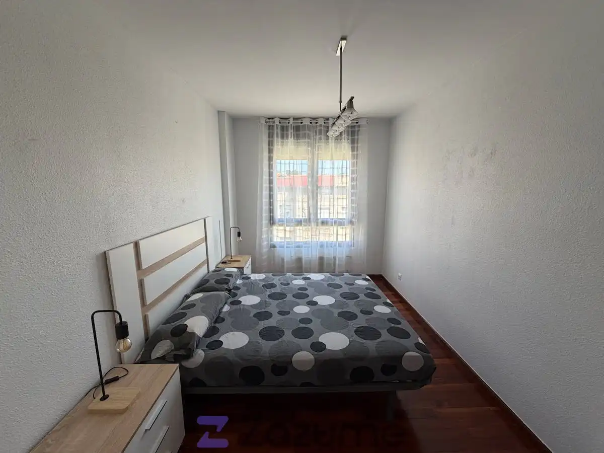 Bedroom of Flat for rent in Santander  with Heating, Parquet flooring and Storage room