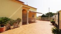 Vista exterior de Casa o xalet en venda en El Vendrell amb Aire condicionat, Terrassa i Piscina