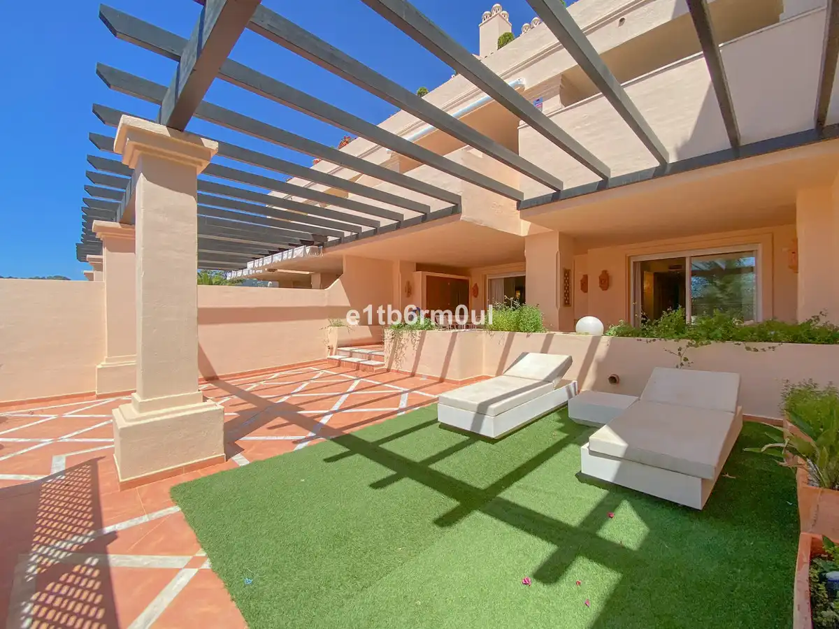 Piso con ascensor en venta en Nueva Andalucía, imagen 3