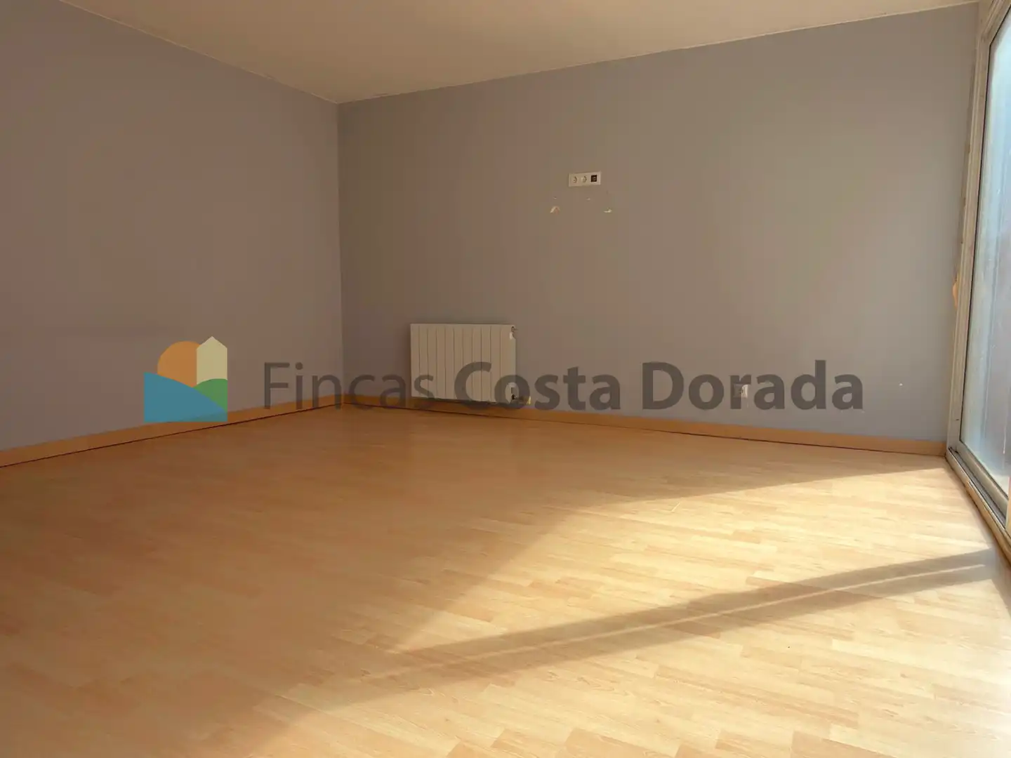 Sala d'estar de Casa o xalet en venda en Cubelles amb Aire condicionat, Calefacció i Jardí privat