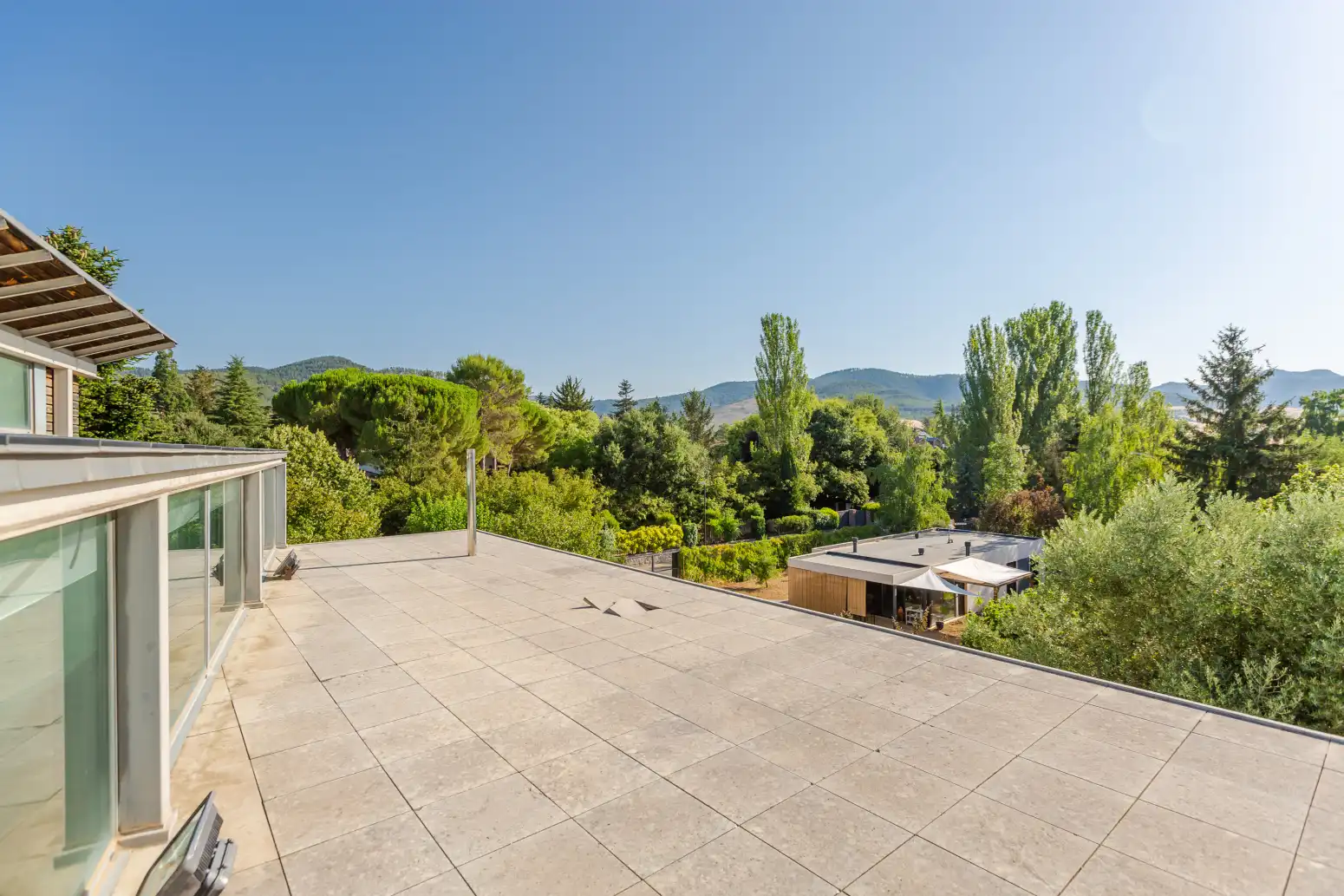 Terrasse von Haus oder Chalet zur Miete in Valle de Egüés / Eguesibar mit Klimaanlage, Heizung und Privatgarten