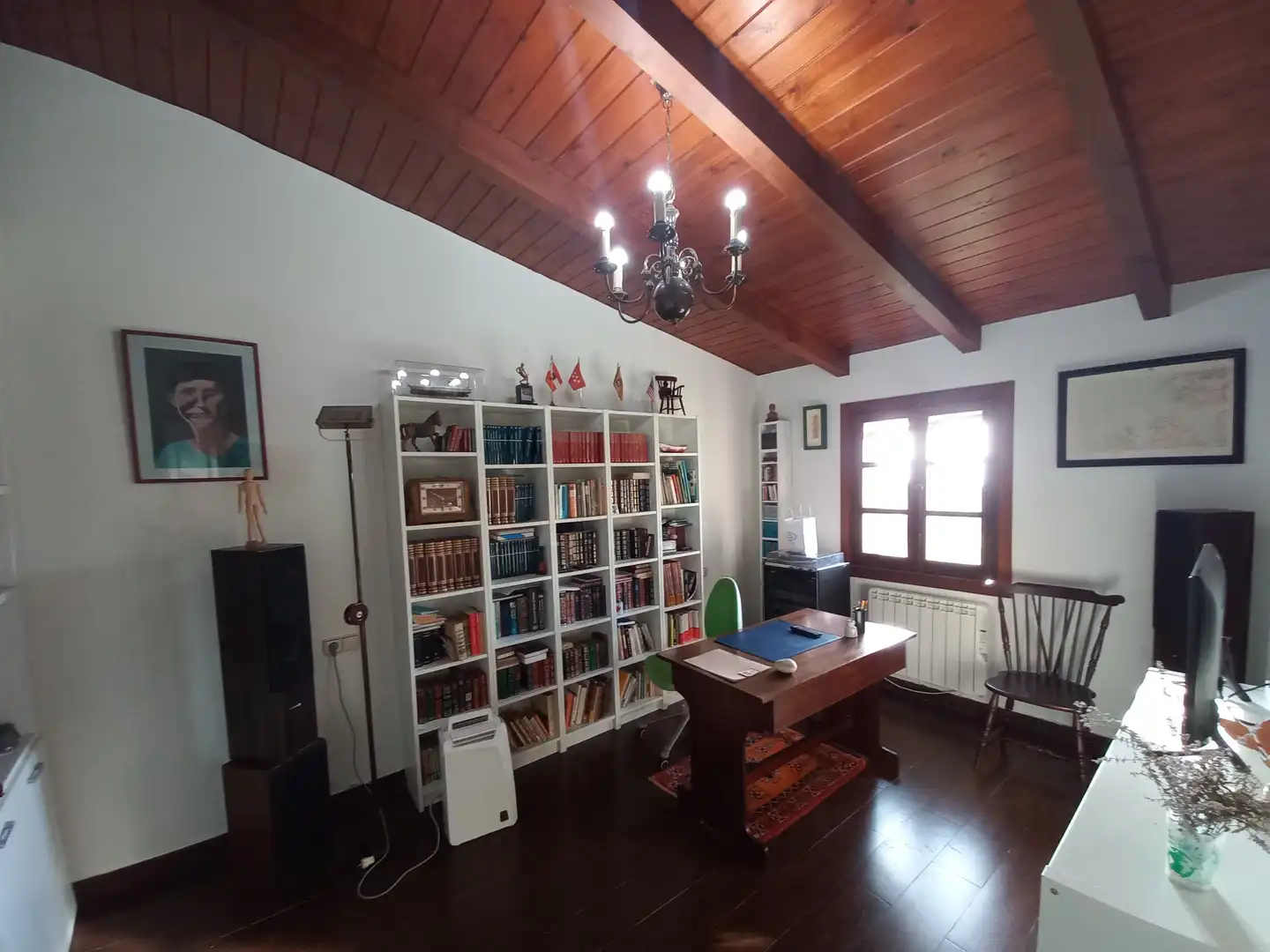 Sala d'estar de Casa o xalet en venda en Oleiros amb Parquet, Terrassa i Traster