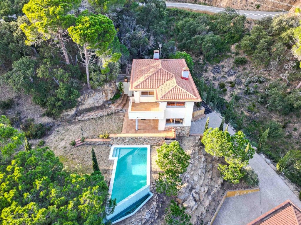 Vista exterior de Casa o xalet en venda en Sant Feliu de Guíxols amb Aire condicionat, Calefacció i Jardí privat