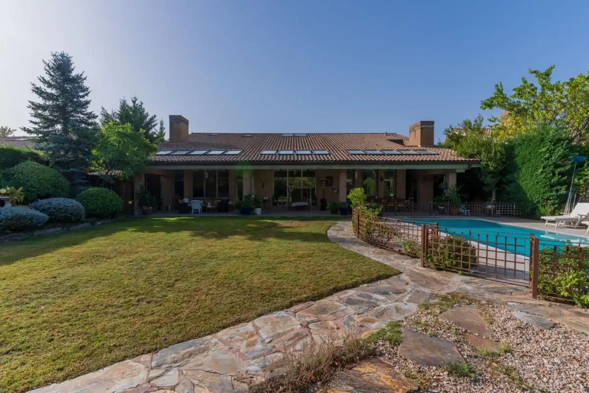 Exterior view of Houses for sale in Pozuelo de Alarcón  with Air Conditioner, Heating and Private garden