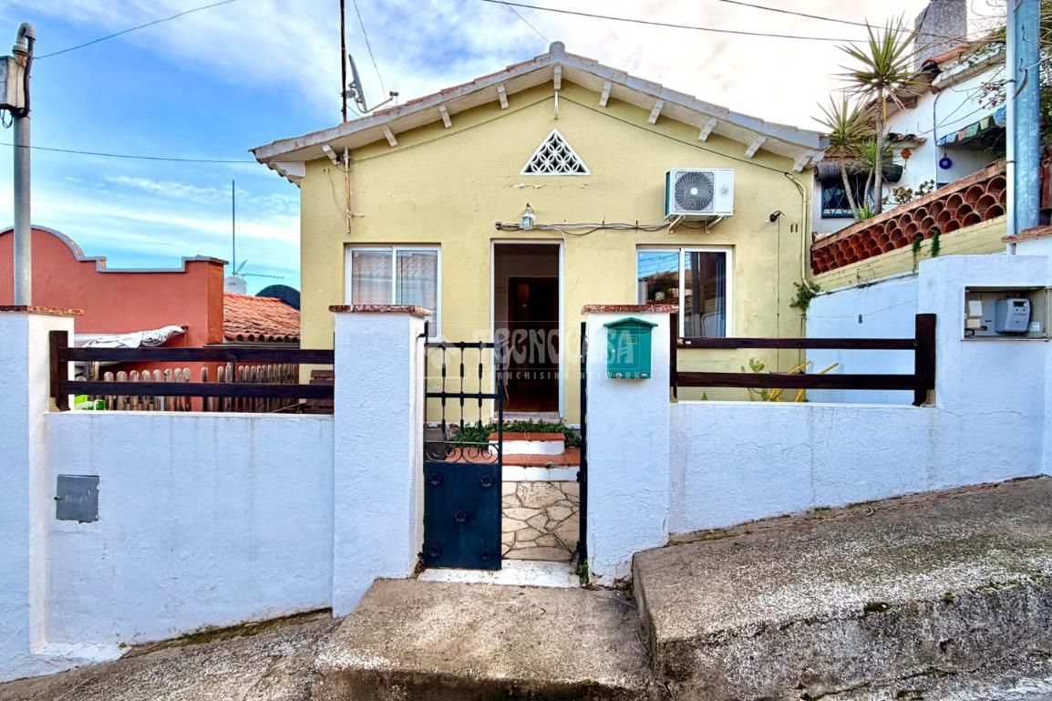 Exterior view of House or chalet for sale in Sant Cugat del Vallès  with Air Conditioner and Terrace