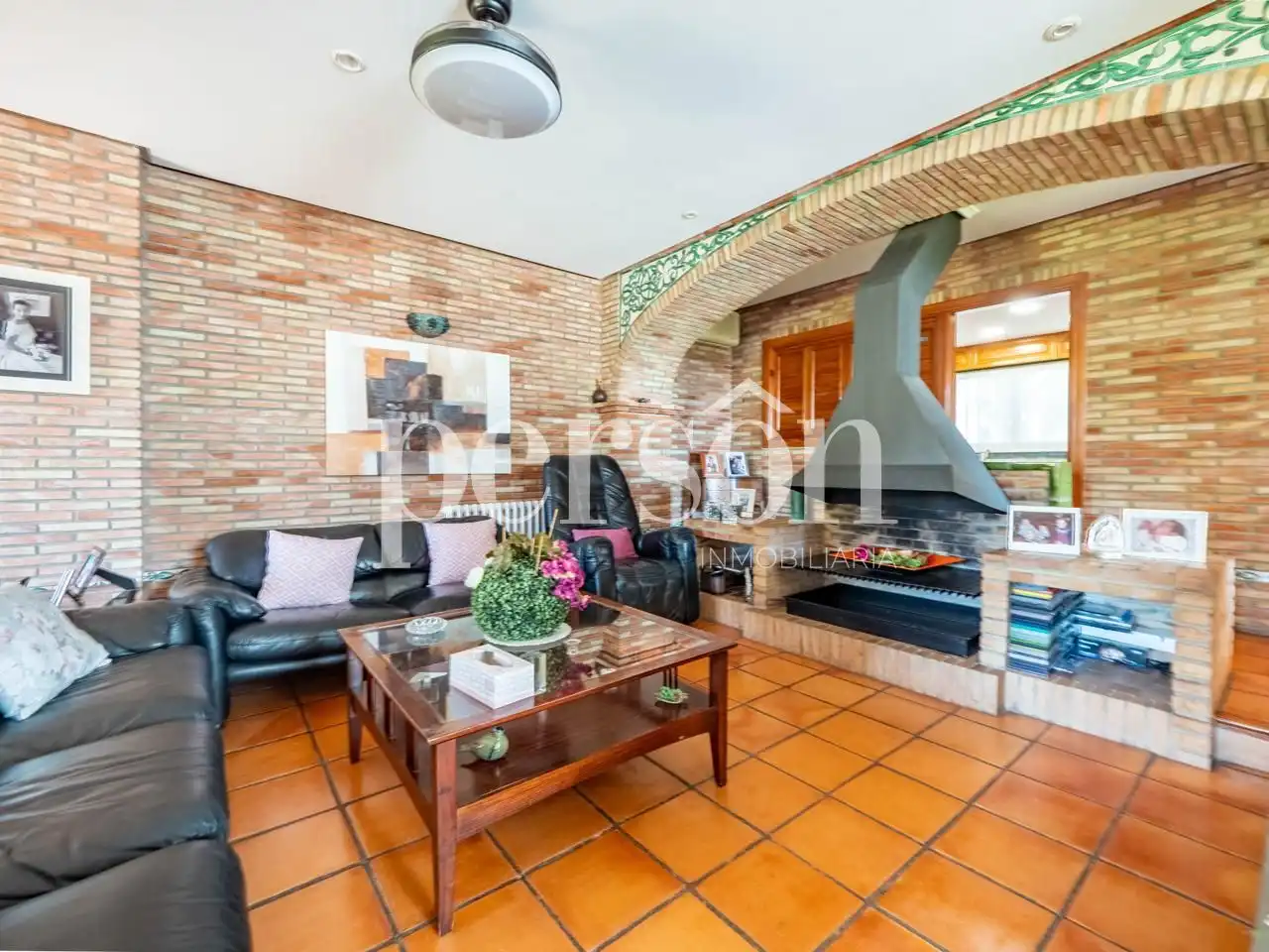Sala d'estar de Casa o xalet en venda en Chiva amb Aire condicionat, Calefacció i Jardí privat