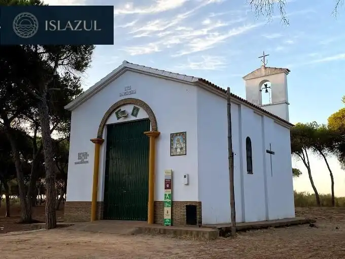 Vista exterior de Casa adosada en venda en Isla Cristina amb Jardí privat, Terrassa i Moblat