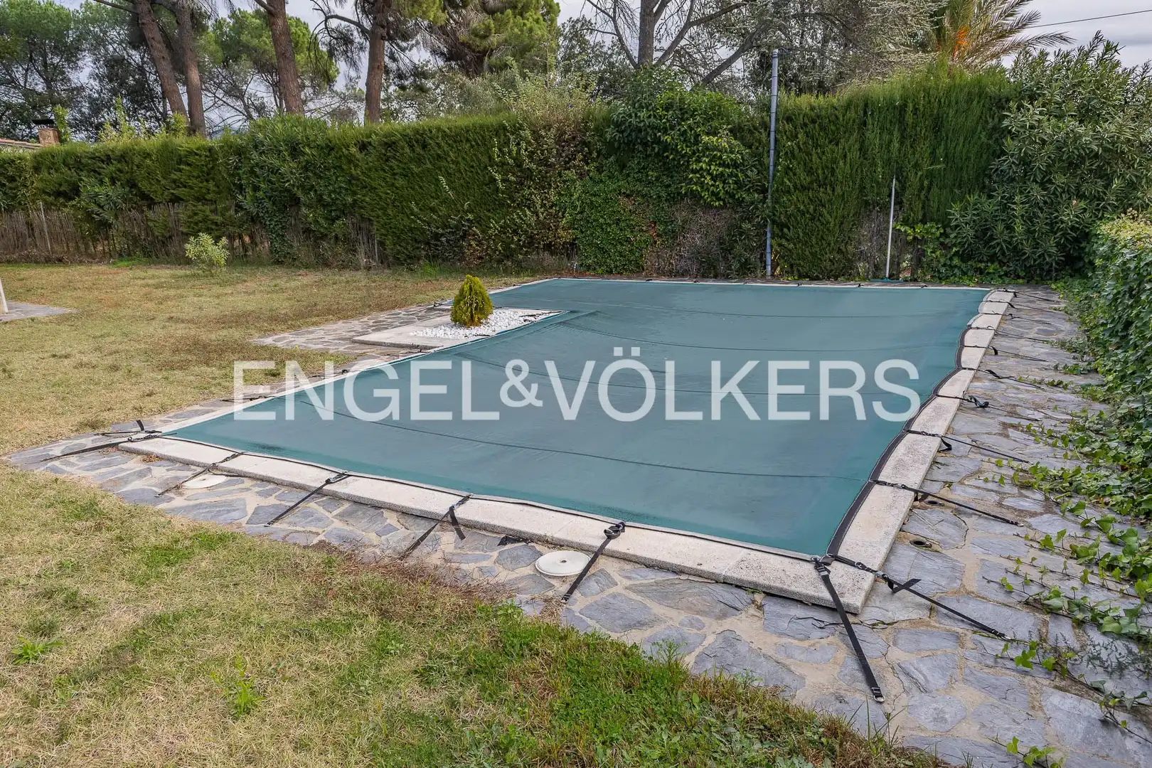 Piscina de Casa o xalet en venda en Castellar del Vallès amb Aire condicionat, Calefacció i Jardí privat