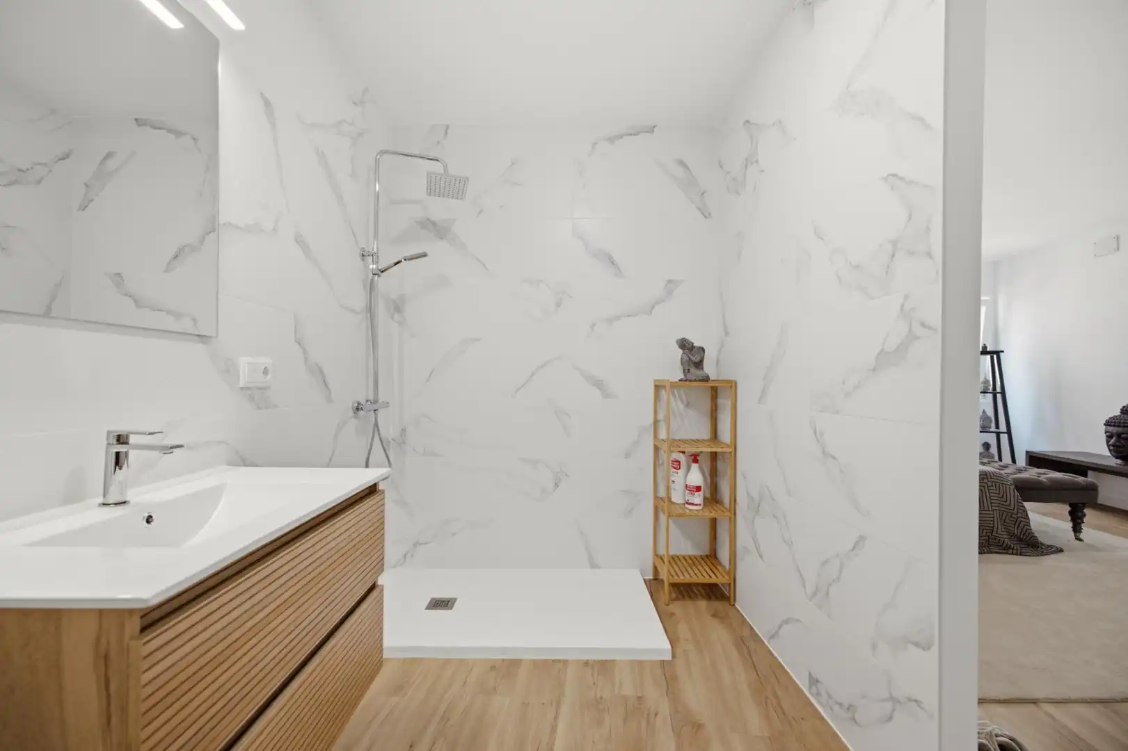 Bathroom of Apartments for sale in Vigo   with Heating, Furnished and Balcony