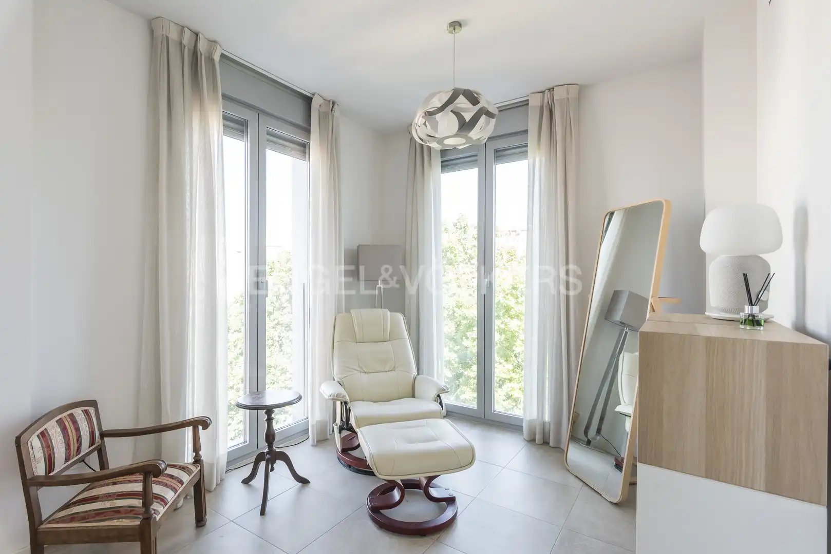 Schlafzimmer von Dachboden zur Miete in Madrid mit Klimaanlage, Heizung und Terrasse