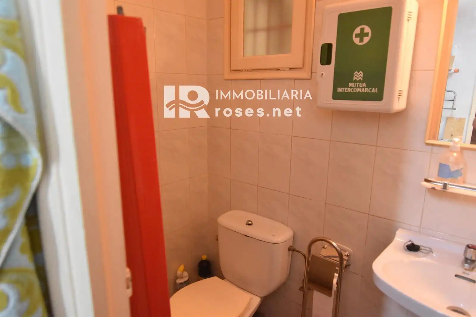 Baño de Local en traspaso en Roses con Amueblado