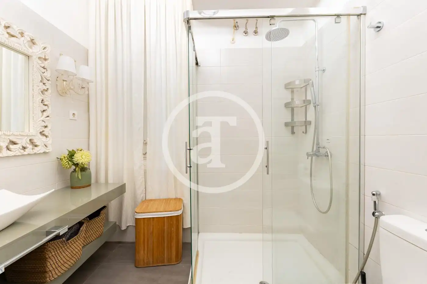 Bathroom of Study for rent in Madrid  with Air Conditioner, Heating and Furnished