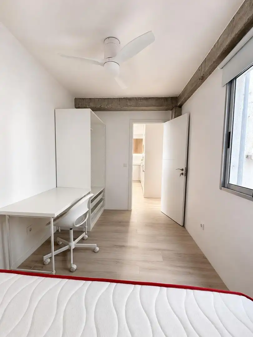 Schlafzimmer von Wohnung zur Miete in Valencia mit Klimaanlage, Heizung und Möbliert
