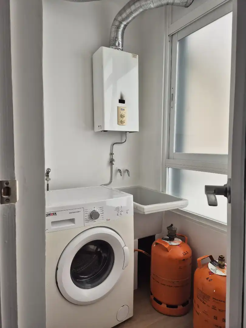 Badezimmer von Wohnung zur Miete in Granada mit Heizung, Möbliert und Waschmaschine