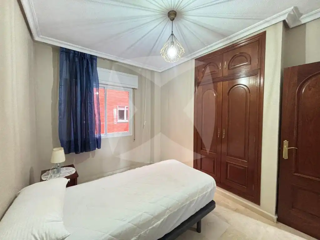 Schlafzimmer von Wohnung zur Miete in Badajoz mit Klimaanlage, Terrasse und Möbliert