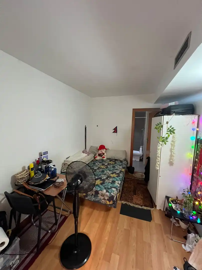 Habitación de Dúplex en venta en L'Hospitalet de Llobregat con Terraza