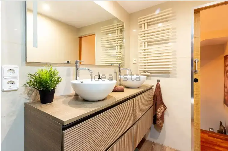 Badezimmer von Einfamilien-Reihenhaus zum Verkauf in Castelldefels