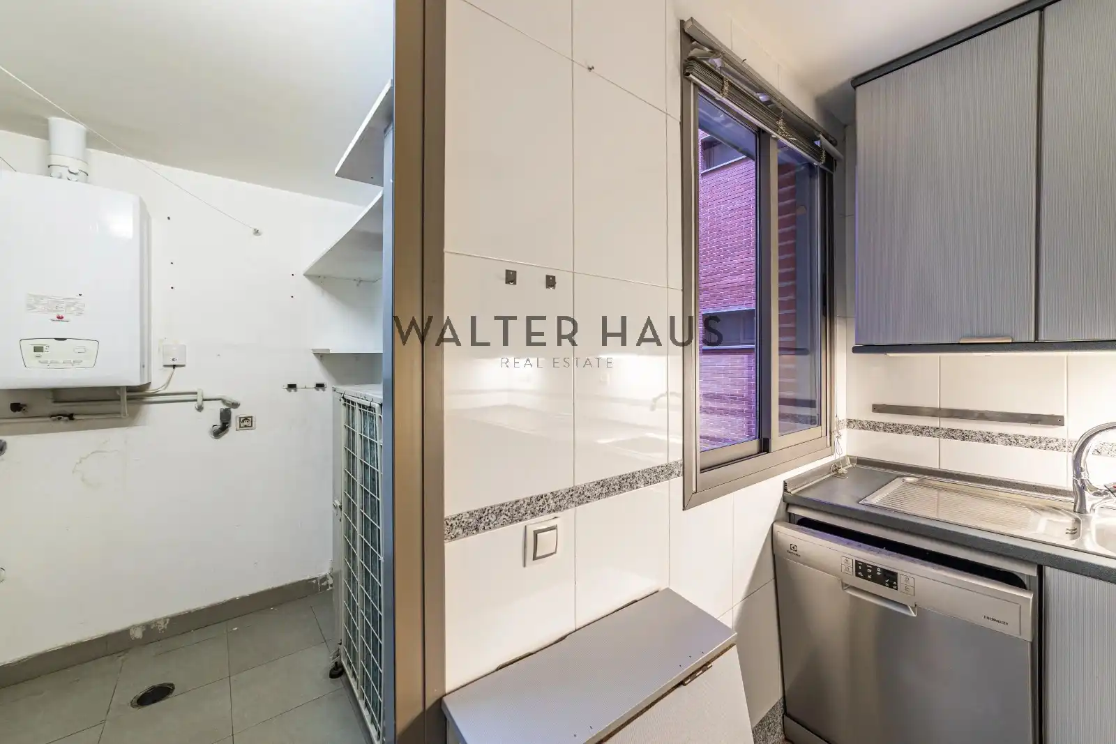 Kitchen of Flat for sale in Madrid  with Air Conditioner, Heating and Storage room