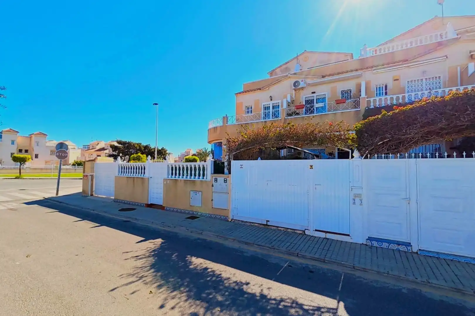 Vista exterior de Casa adosada en venta en Torrevieja con Aire acondicionado, Calefacción y Jardín privado
