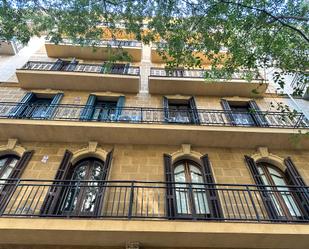 Exterior view of Duplex for sale in  Barcelona Capital  with Air Conditioner, Heating and Parquet flooring