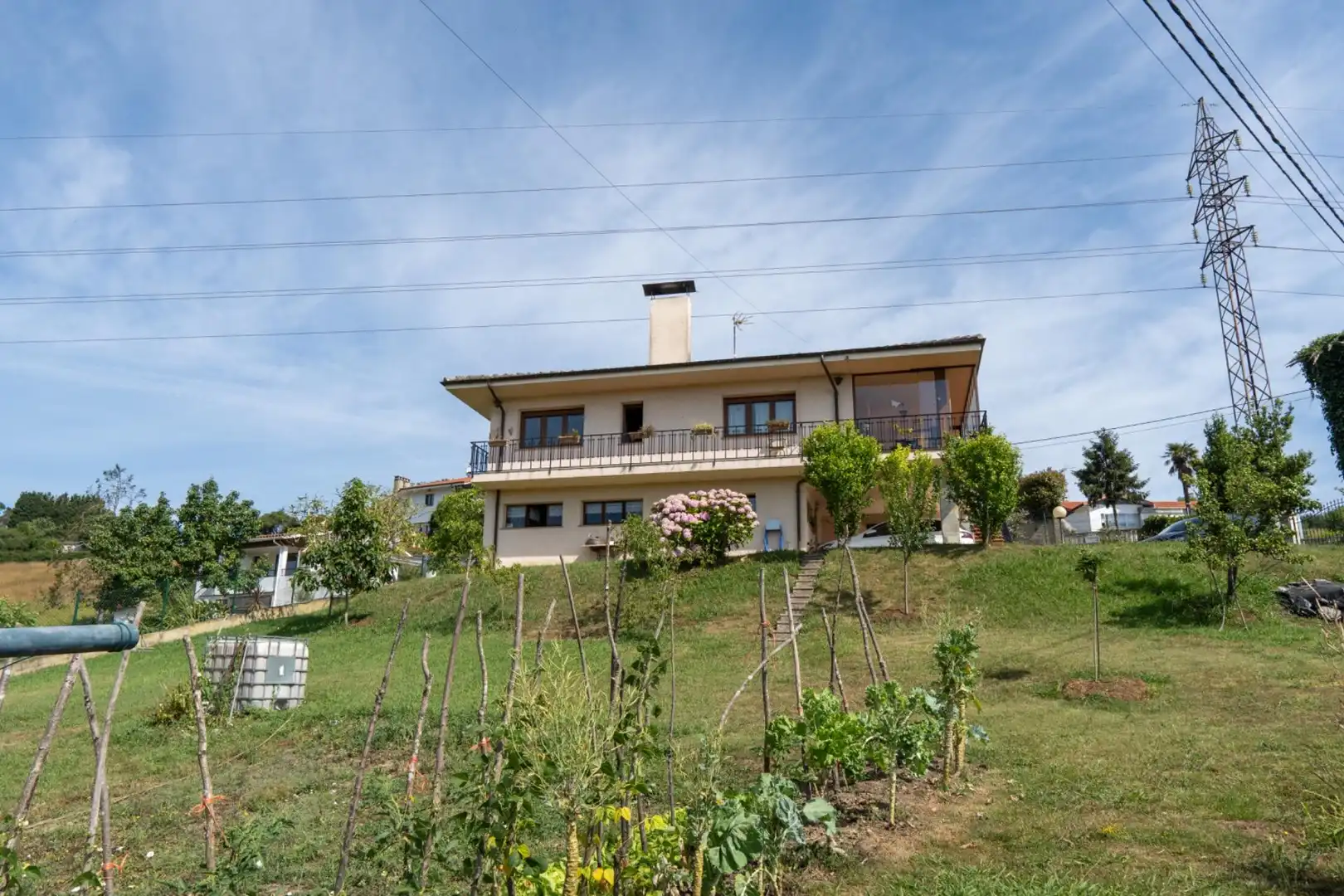 Vista exterior de Casa o xalet en venda en Gijón  amb Calefacció, Jardí privat i Terrassa