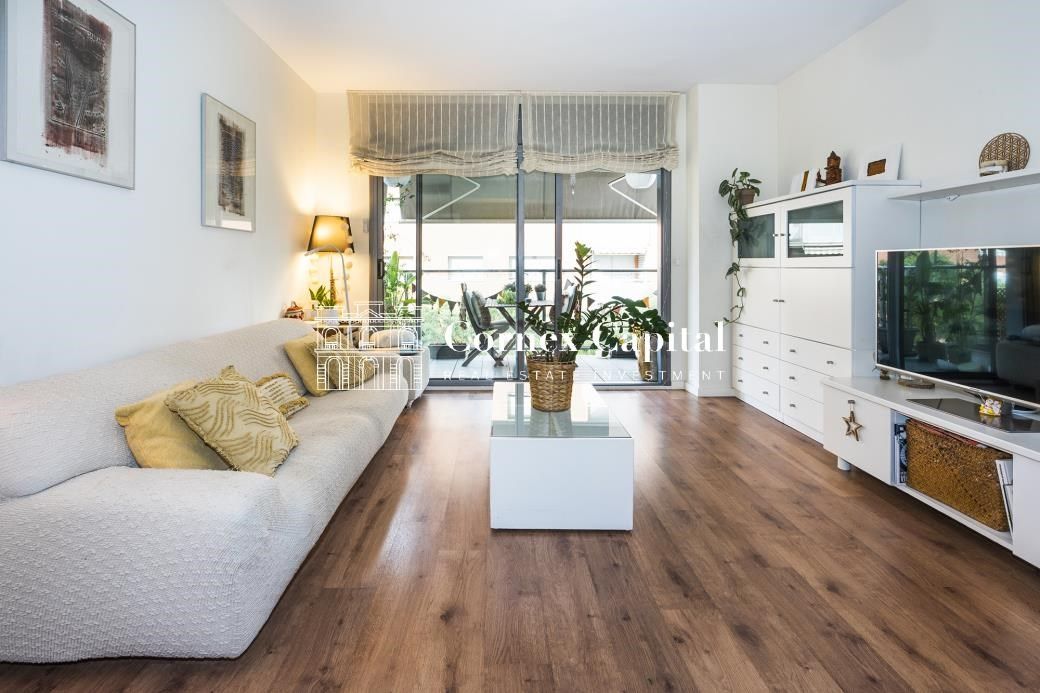 Living room of Flat for sale in  Barcelona Capital  with Air Conditioner, Heating and Terrace