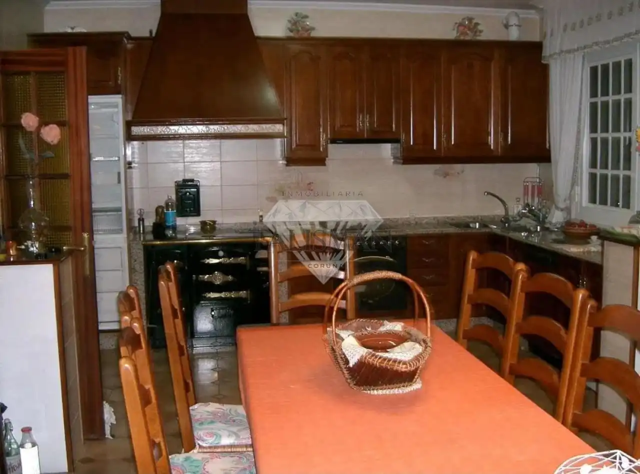 Cocina de Casa o chalet de alquiler en Vilagarcía de Arousa con Calefacción, Jardín privado y Terraza