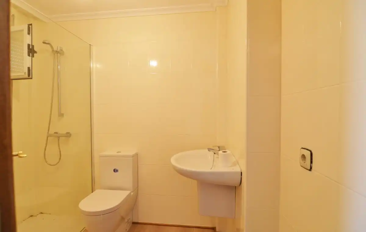 Bathroom of Houses for sale in Calvarrasa de Abajo  with Heating