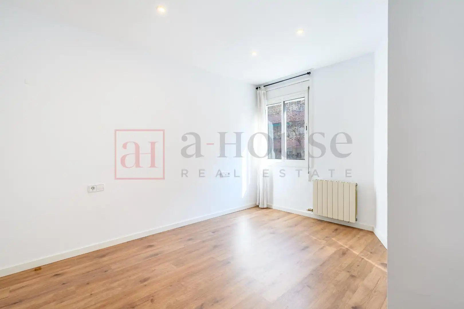 Bedroom of Flat for sale in Barcelona  with Air Conditioner, Heating and Private garden