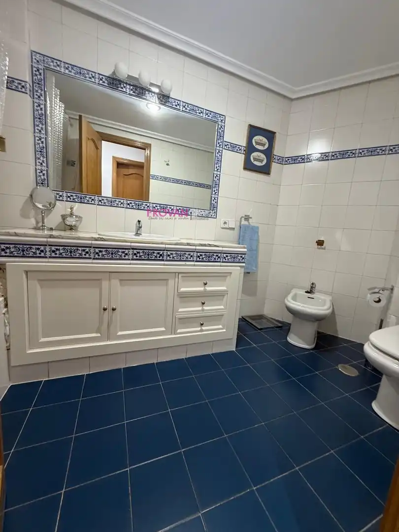 Badezimmer von Wohnung zum Verkauf in Madrid mit Klimaanlage, Terrasse und Möbliert