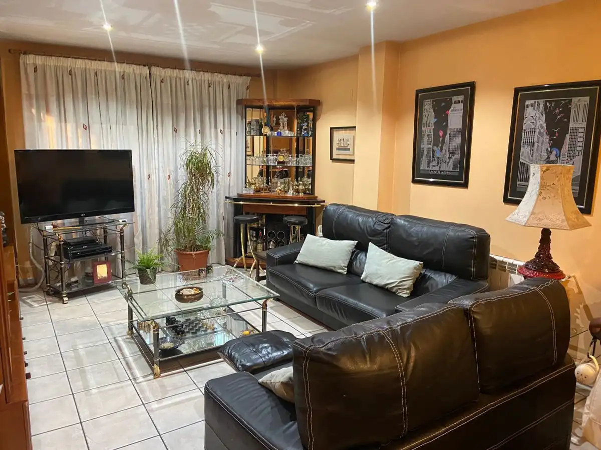 Wohnzimmer von Einfamilien-Reihenhaus zum Verkauf in Albacete mit Klimaanlage, Heizung und Parkett