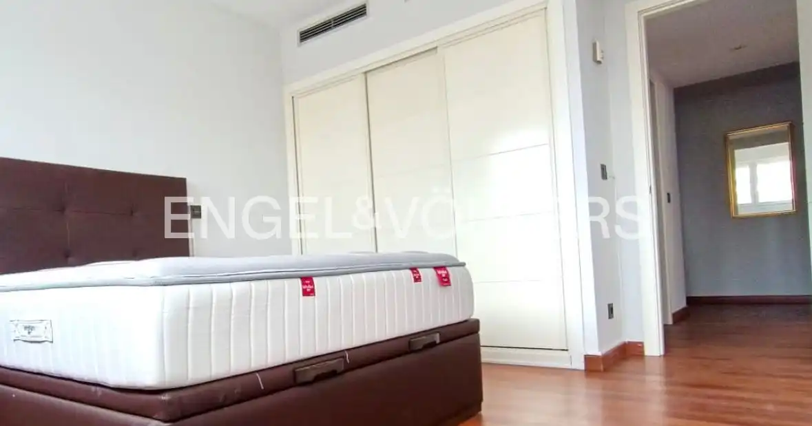 Habitación de Piso de alquiler en Madrid con Calefacción, Terraza y Piscina
