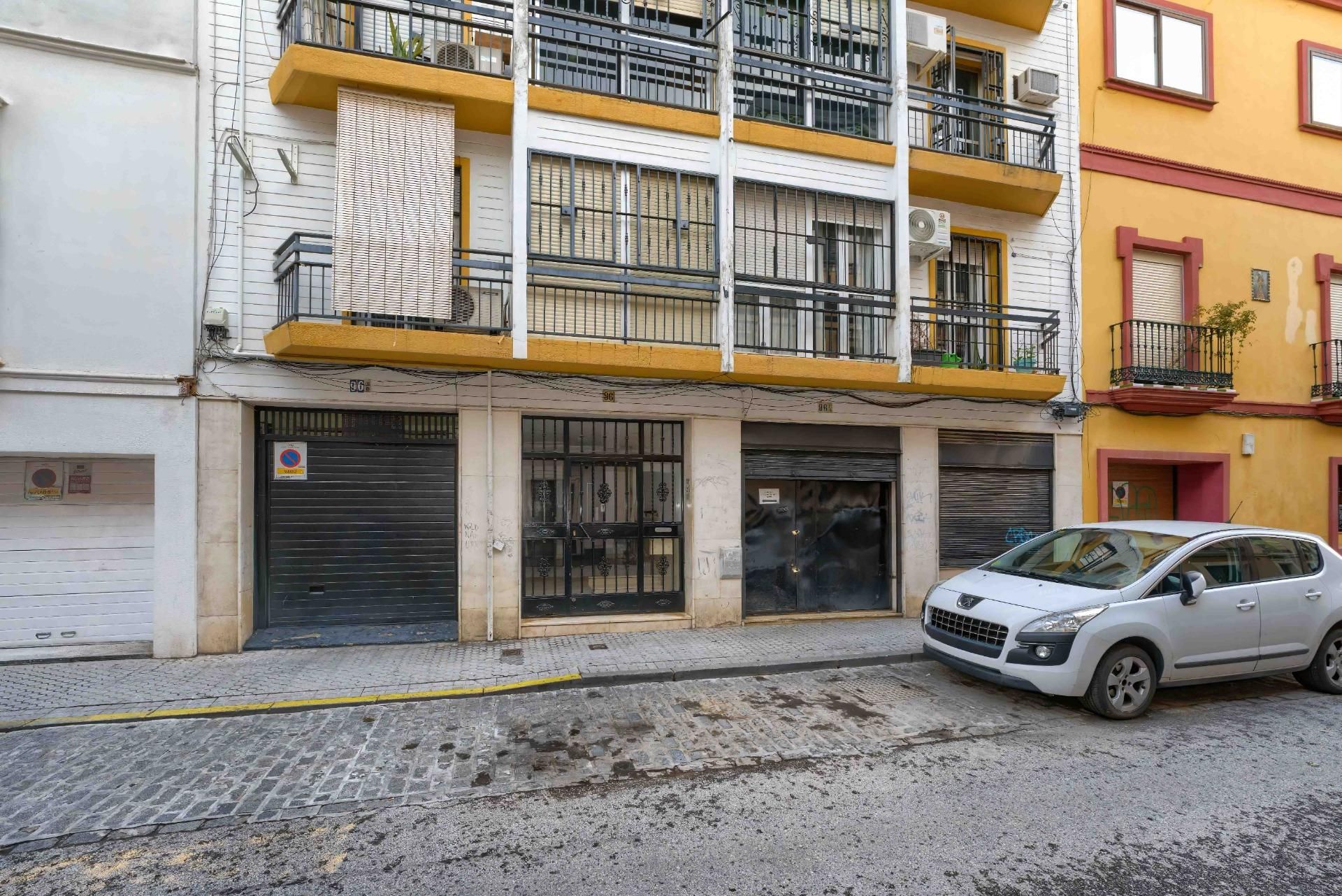 Vista exterior de Casa o xalet en venda en  Sevilla Capital amb Aire condicionat