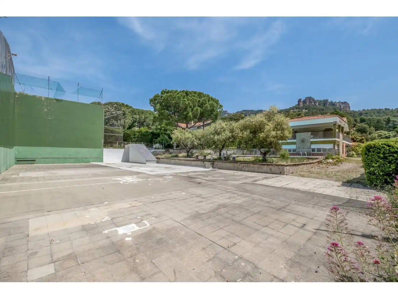 Außenansicht von Haus oder Chalet zum Verkauf in Matadepera mit Heizung, Privatgarten und Terrasse
