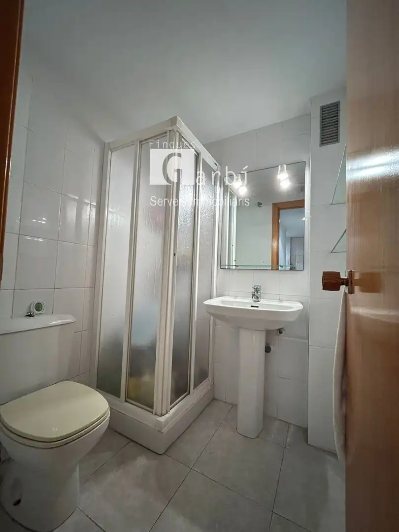 Badezimmer von Wohnung zum Verkauf in Calafell mit Terrasse, Schwimmbad und Gemeinschaftspool
