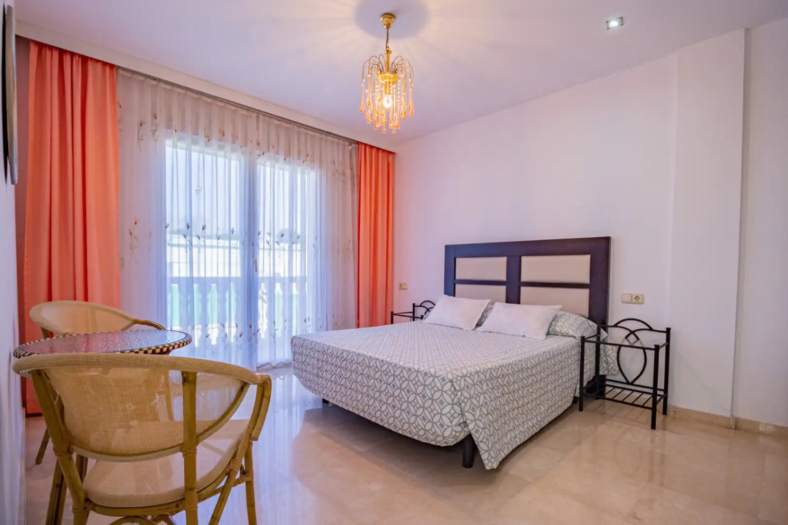 Habitación de Casa o chalet en venta en L'Alfàs del Pi con Aire acondicionado, Calefacción y Jardín privado