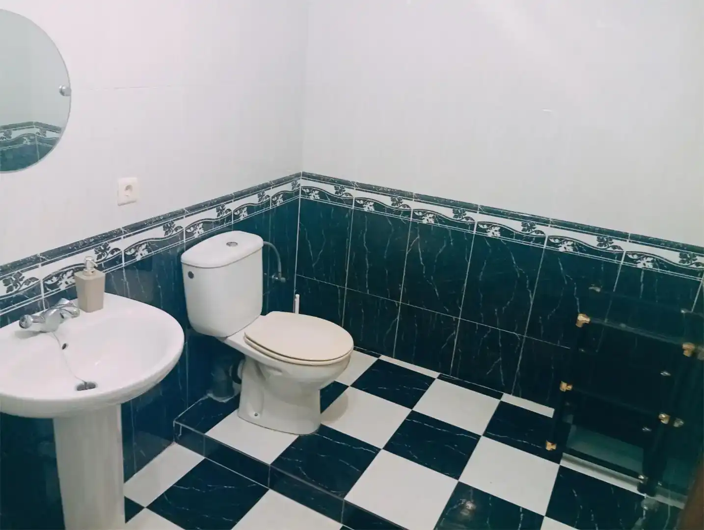 Bathroom of Detached homes for rent in Guaro  with Furnished