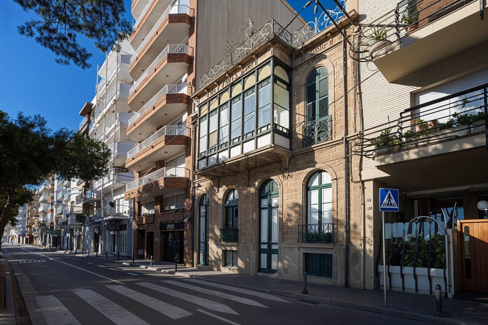 Vista exterior de Casa adosada en venda en Blanes amb Terrassa i Balcó
